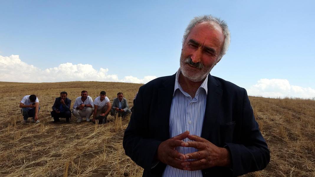 Sene 2023 bu mahallede telefon yok internet yok: Alo demek için her gün 1 kilometrelik tepeye çıkıyorlar 10