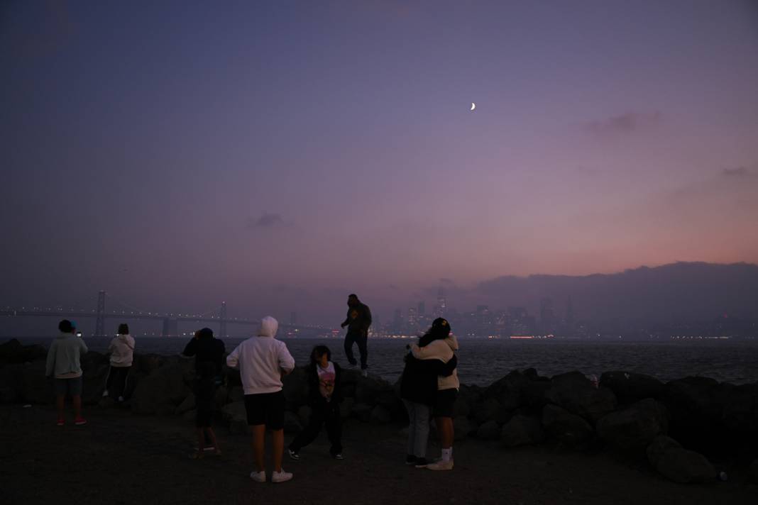 California ve Oregon'da orman yangınları devam ediyor: Dumanlar hava kalitesini olumsuz etkiledi 8