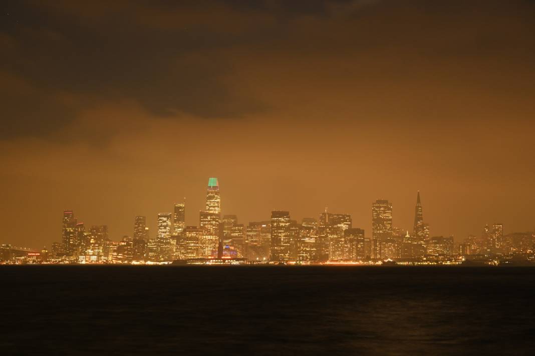 California ve Oregon'da orman yangınları devam ediyor: Dumanlar hava kalitesini olumsuz etkiledi 1