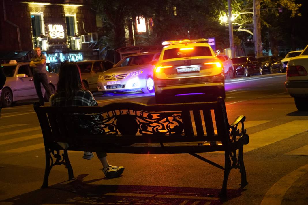 Ermenistan'da halk sokağa indi: Azerbaycan'ın 'Anti-terör' operasyonu sonrası 'Paşinyan istifa' sesleri 1