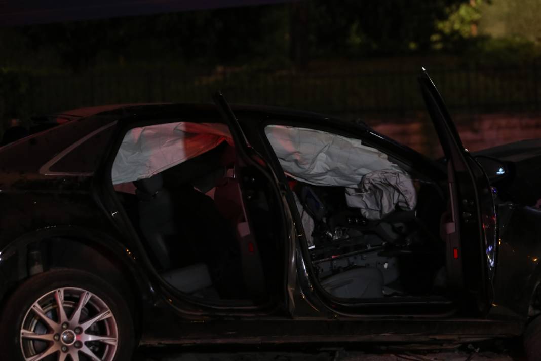 Bahçelievler'de katliam gibi kaza: Otomobil duvara çarptı dört kişi hayatını kaybetti 2