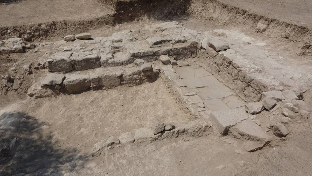 Apollon'da 2 bin yıllık mezarlık gün yüzüne çıktı 11