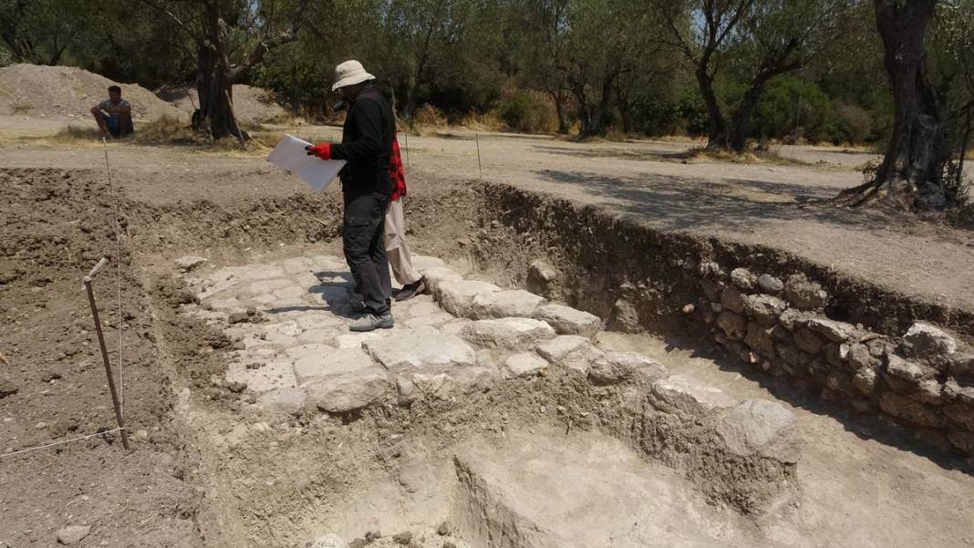 Apollon'da 2 bin yıllık mezarlık gün yüzüne çıktı 7