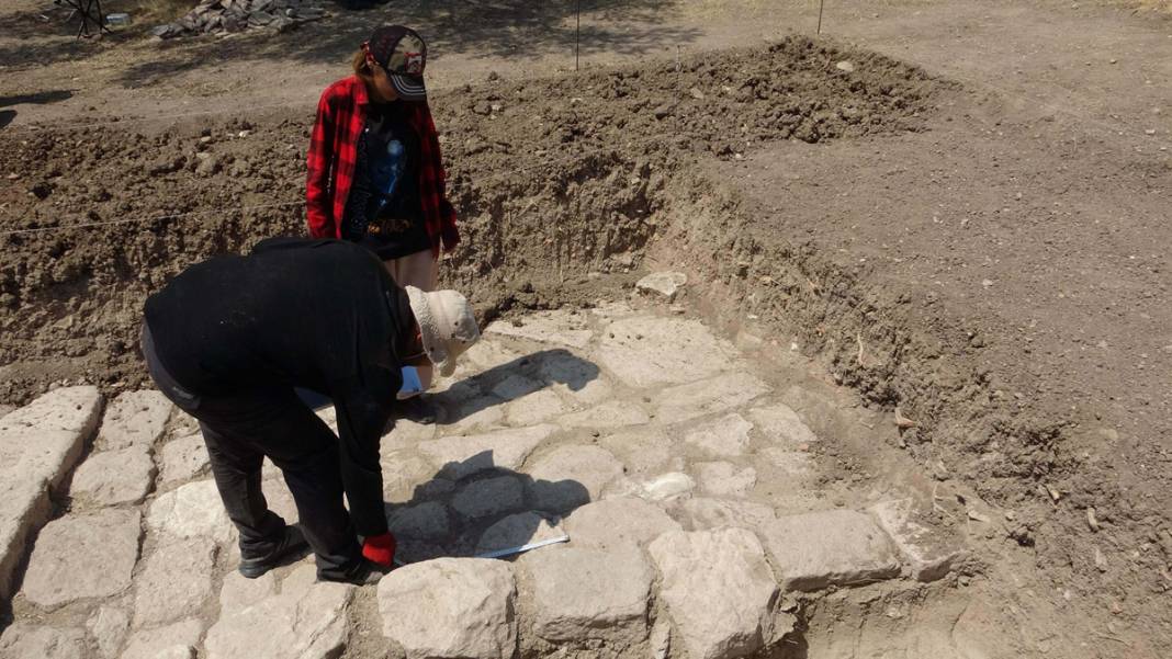 Apollon'da 2 bin yıllık mezarlık gün yüzüne çıktı 6