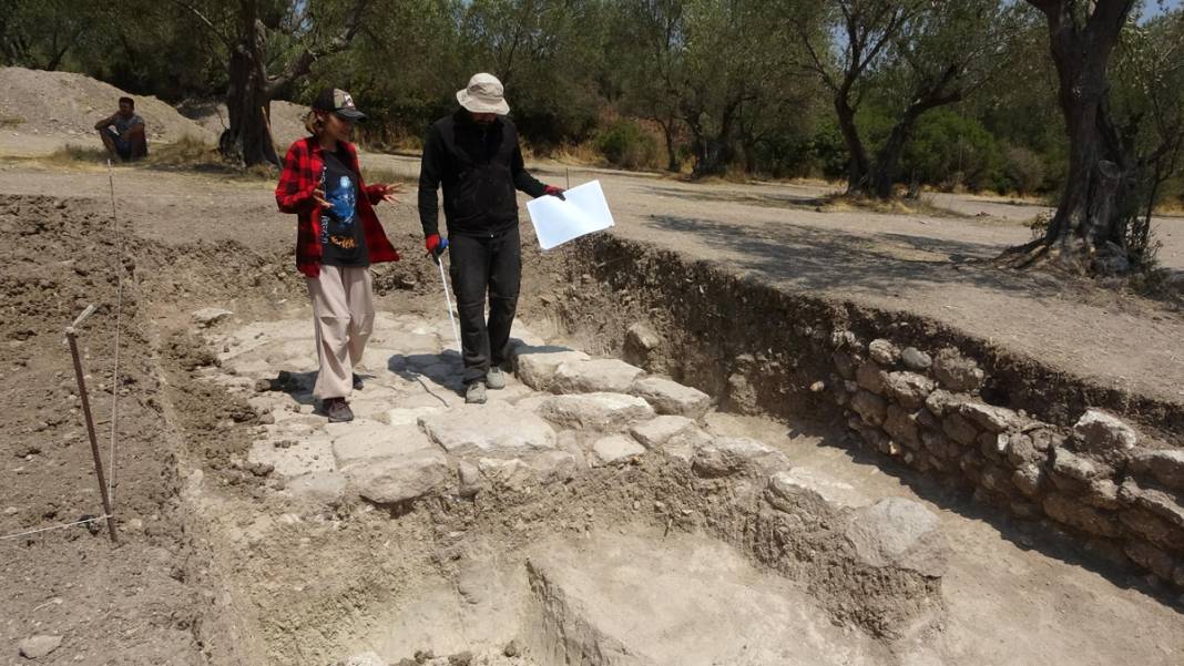 Apollon'da 2 bin yıllık mezarlık gün yüzüne çıktı 5