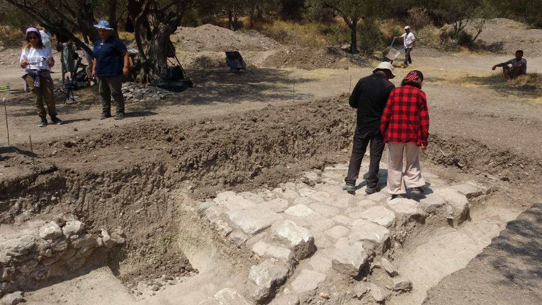 Apollon'da 2 bin yıllık mezarlık gün yüzüne çıktı 4