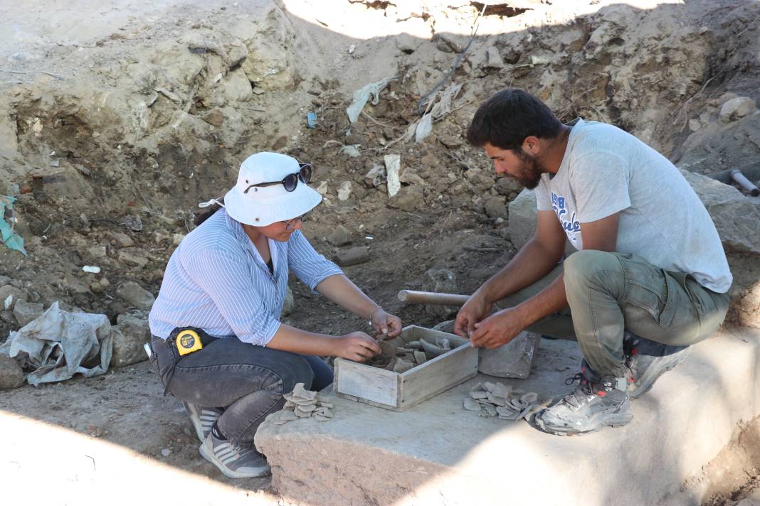 Kütahya'da 2 bin yıllık makyaj malzemeleri bulundu 1