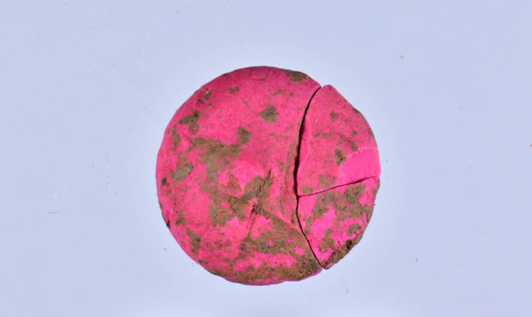 Kütahya'da 2 bin yıllık makyaj malzemeleri bulundu 9