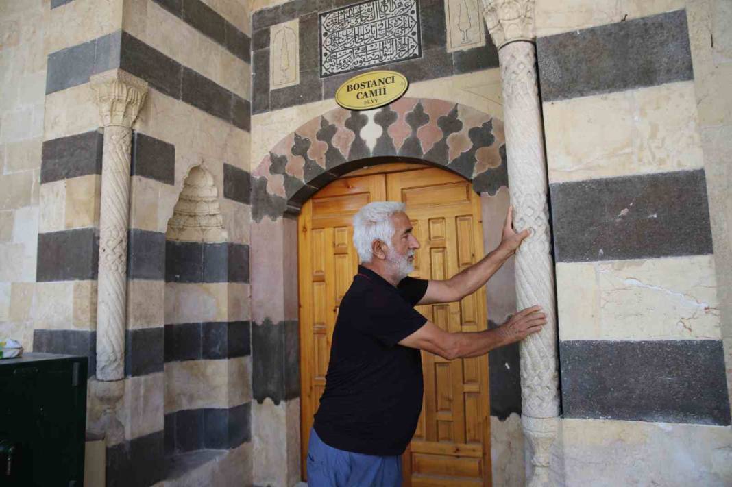 Yüzlerce yıllık camiiyi Maraş depremleri  yerinden oynattı: Teraziler 6 Şubat'a dayanamadı 9