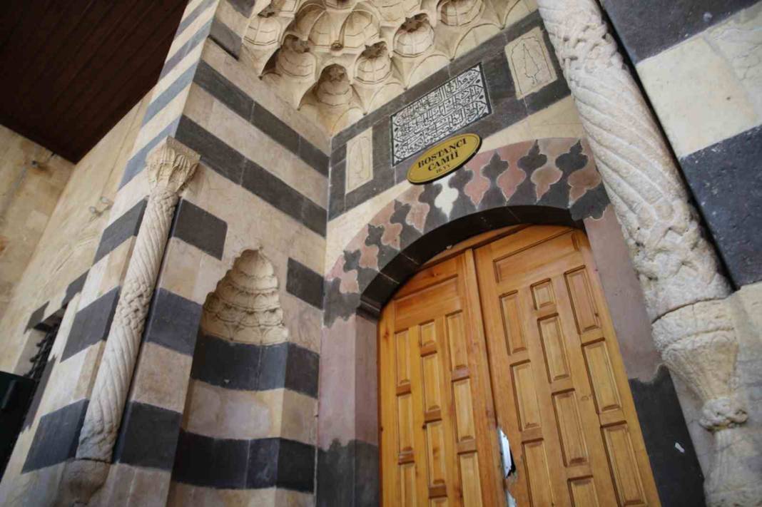 Yüzlerce yıllık camiiyi Maraş depremleri  yerinden oynattı: Teraziler 6 Şubat'a dayanamadı 8