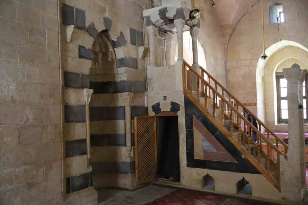 Yüzlerce yıllık camiiyi Maraş depremleri  yerinden oynattı: Teraziler 6 Şubat'a dayanamadı 4