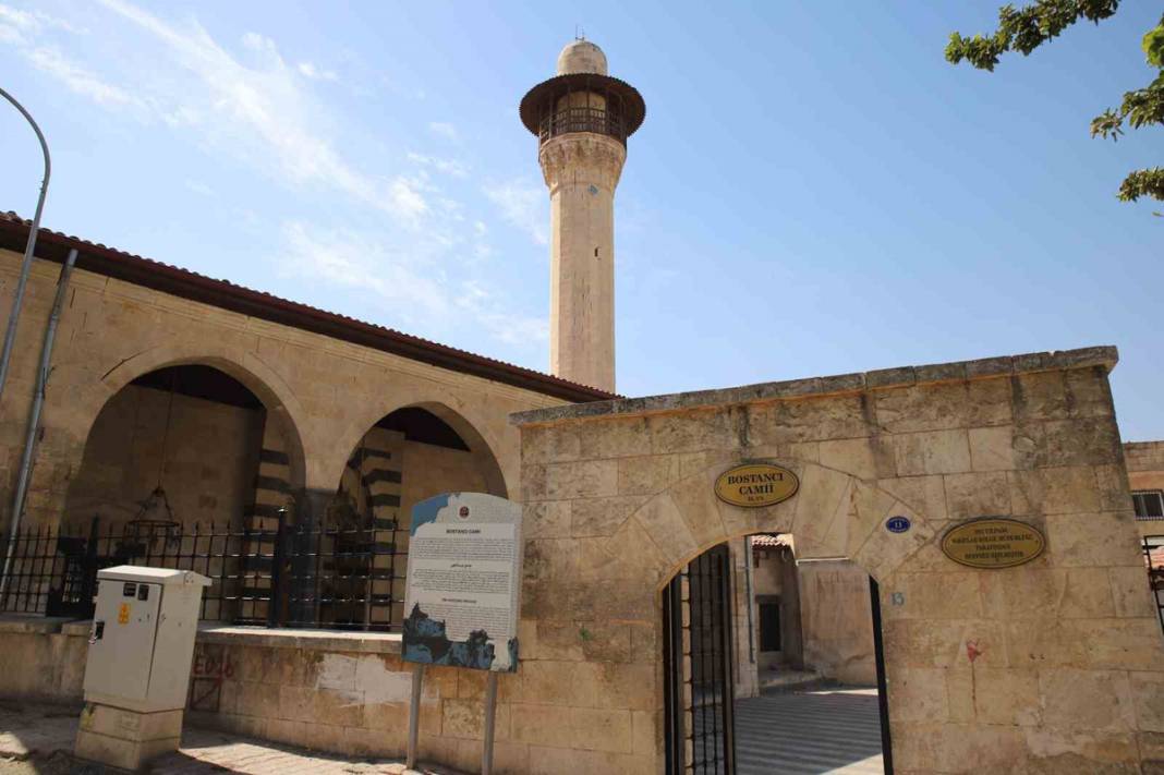 Yüzlerce yıllık camiiyi Maraş depremleri  yerinden oynattı: Teraziler 6 Şubat'a dayanamadı 5