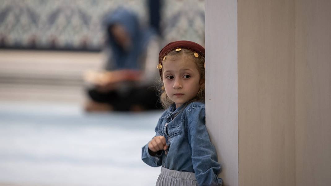 Genci yaşlısı camilere akın etti: Mevlid Kandili dualarla idrak edildi 15