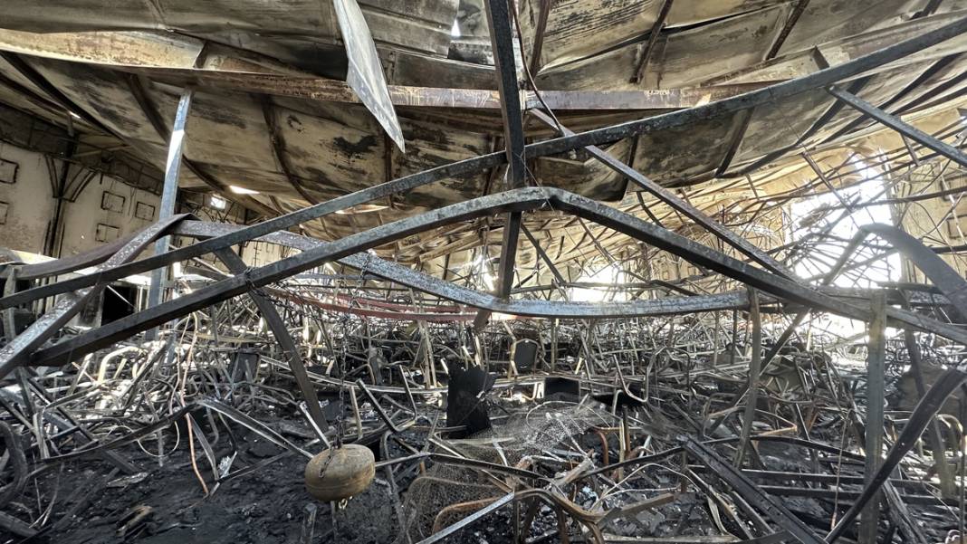 93 kişinin öldüğü felaketin boyutu gün ağarınca ortaya çıktı: Düğün faciasında 3 günlük yas 11