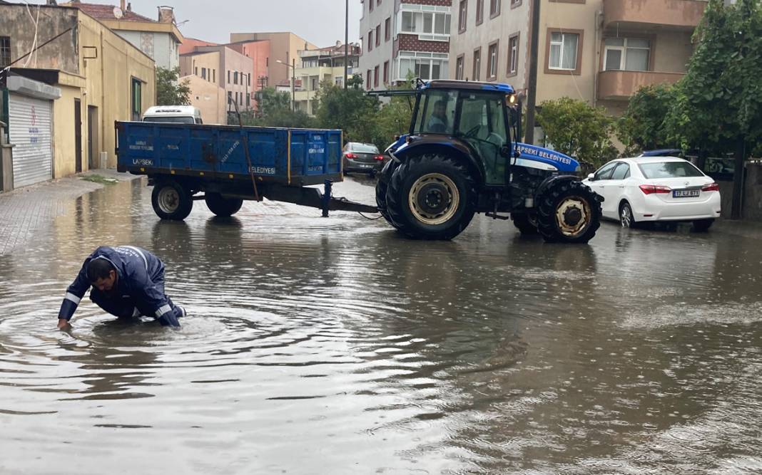 Çanakkale'de sağanak yağış: Sokakları su bastı, tekne battı 5