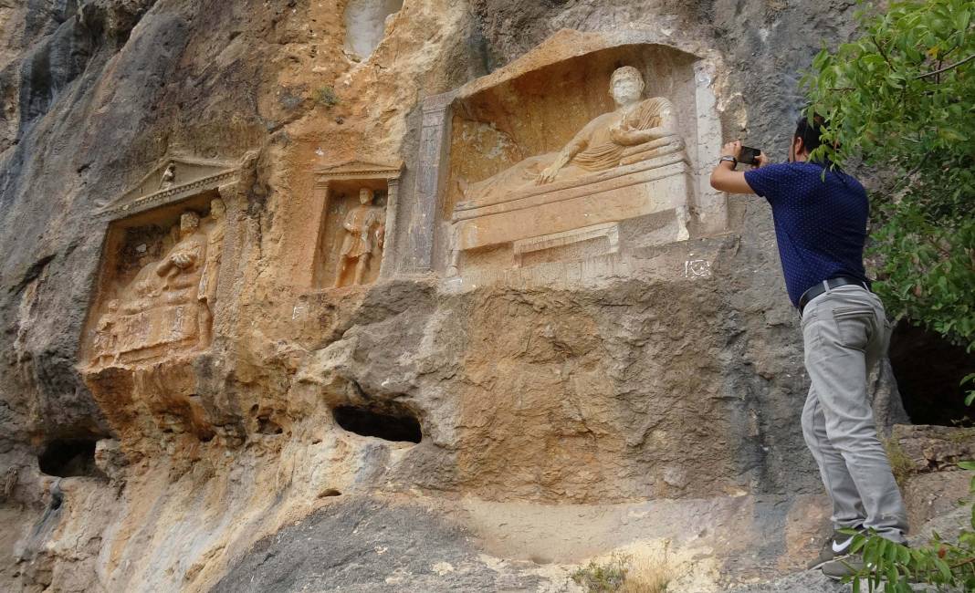 Definecilerin talanına uğrayan saklı hazine: Adamkayalar yok olma tehlikesiyle karşı karşıya 3