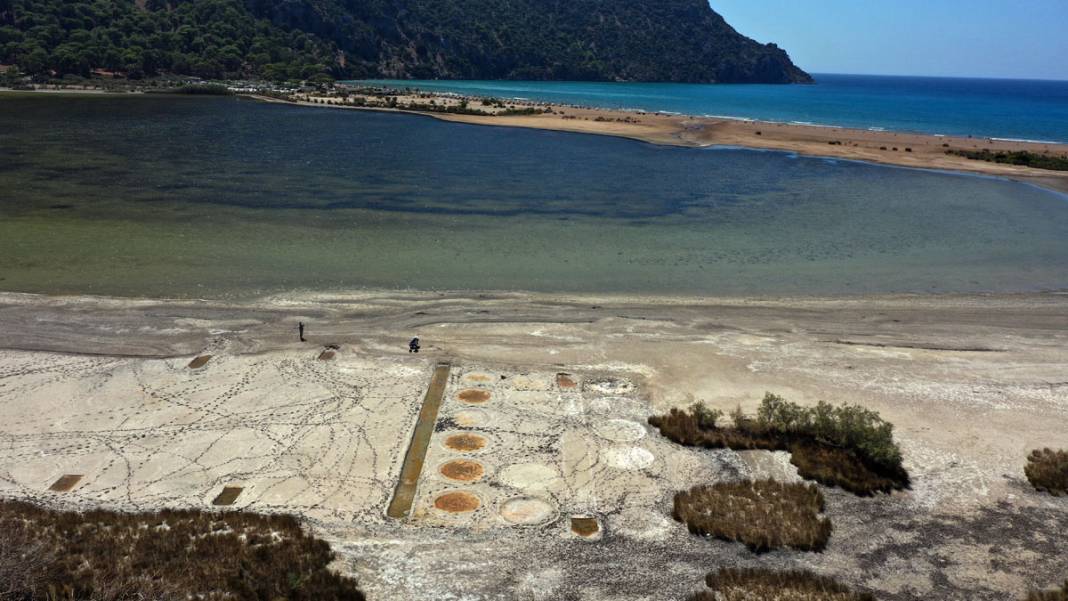 İztuzu'nda sular çekilince ortaya çıktı: Kaunos Antik Kenti'nde 2 bin yıllık tuz tesisi 8