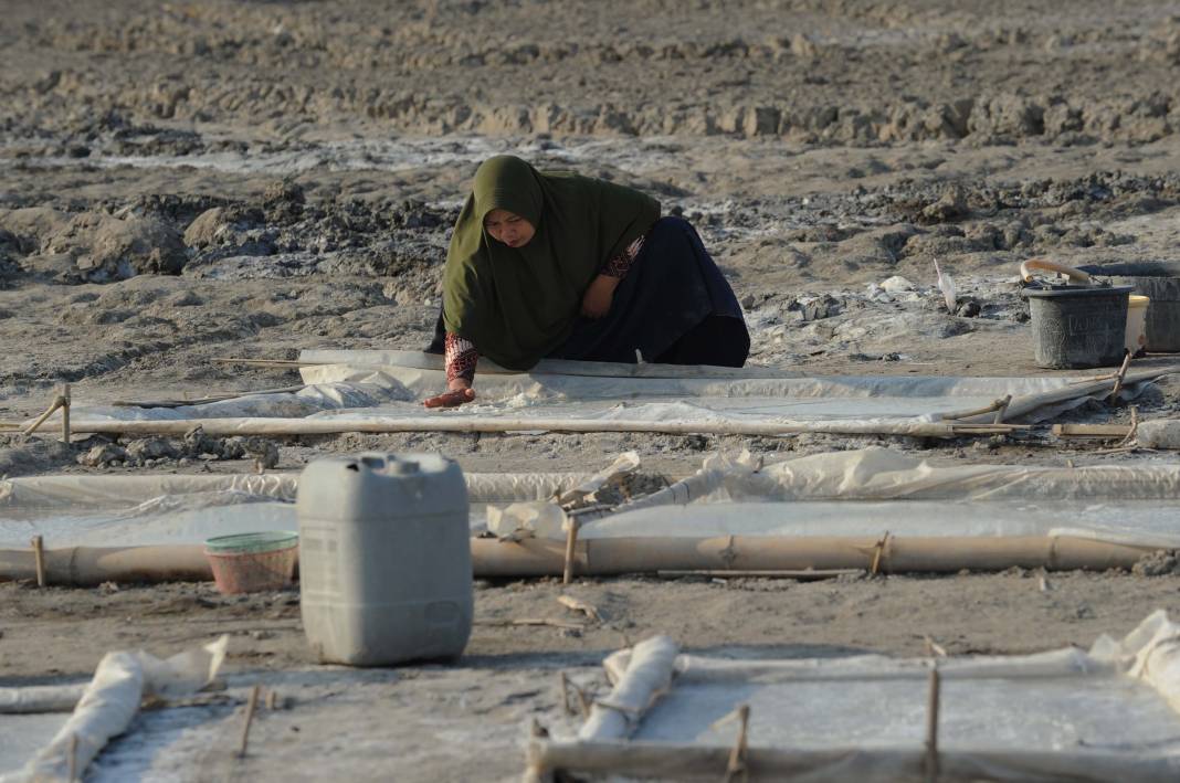 Endonezya'nın çamur volkanları: Her 2 dakikada bir patlıyor! 15