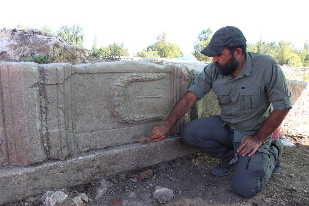 Kütahya'da 2 bin yıllık makyaj malzemeleri bulundu 10