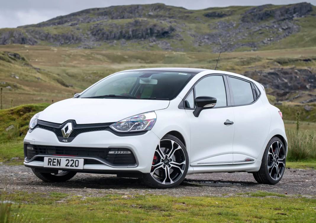 Son indirimle araba fiyatları düştü! Bu listeye bakmadan alan pişman olur: İşte Eylül ayı araba fiyatları 10