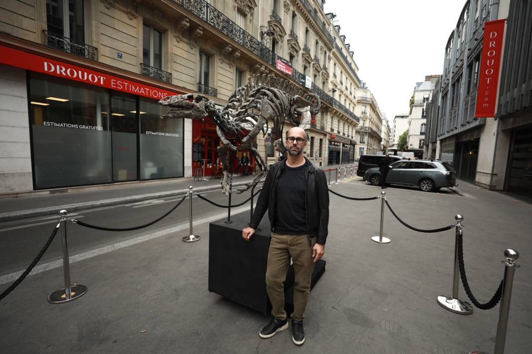 150 milyon yıllık dinozor açık artırmada: Ziyaretçiler gözlerine inanamıyor 9