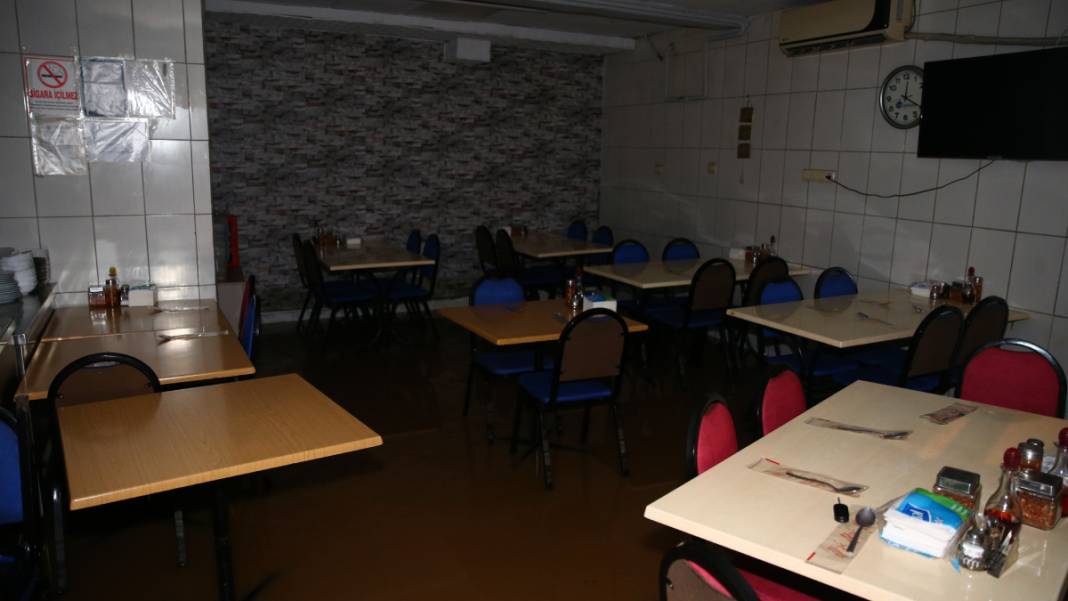 Ulaşım kapandı, iş yerlerini su bastı... Sel felaketi o illeri vurdu 5