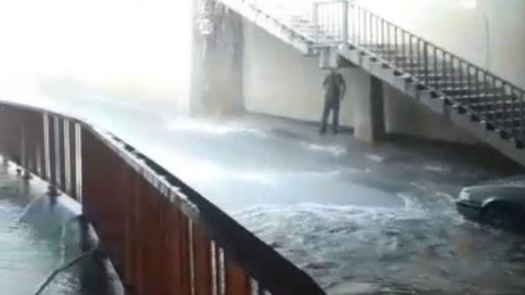 Her yağışta İstanbul'da aynı manzara: Metroları su bastı, yollar göle döndü, istinat duvarı çöktü 8