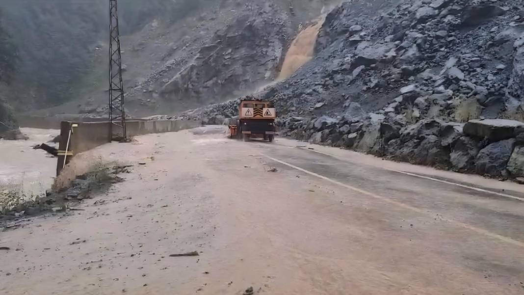 Şiddetli yağış Artvin'i vurdu: Heyelan, sel, su taşkınları... 3