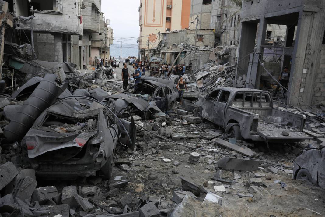 Abluka altındaki Gazze'den kahreden görüntüler! İsrail sivillere bomba yağdırıyor 1