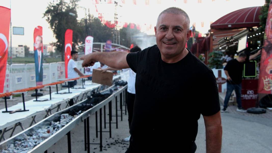 Adana'da 100. yıla özel 100 metrelik boru kebabı 4