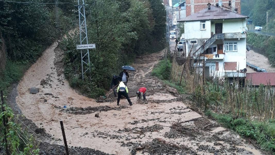 Şiddetli yağış Artvin'i vurdu: Heyelan, sel, su taşkınları... 1