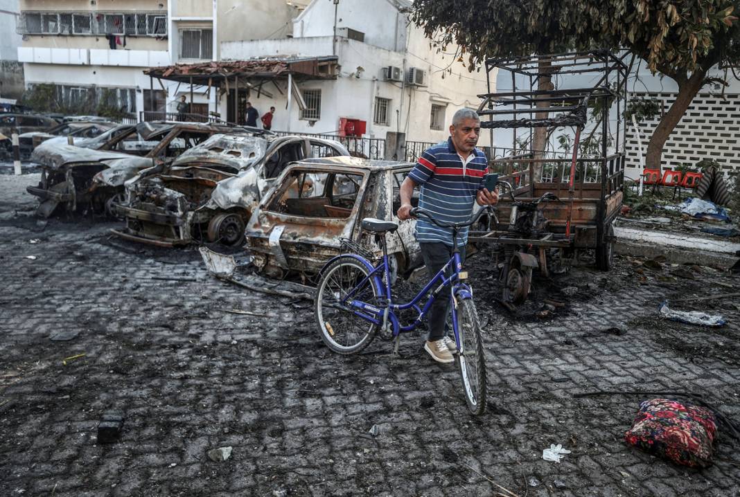 İsrail'in vurduğu hastanede katliamın izleri! Facianın boyutu gün ağarınca ortaya çıktı 13