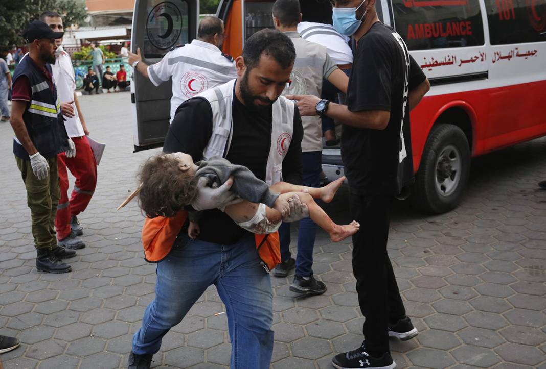 Gazze'de kuru otlar bile mezara döndü: Daha kaç çocuk can verecek? 13