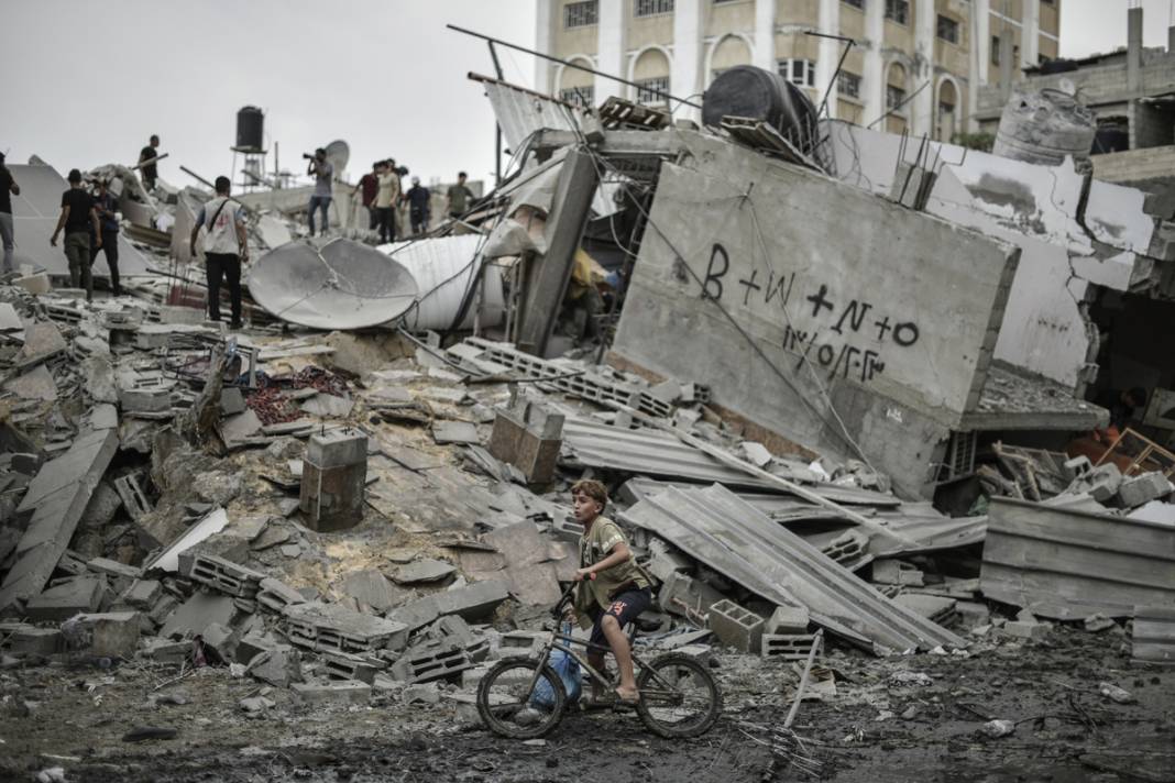 Abluka altındaki Gazze'den kahreden görüntüler! İsrail sivillere bomba yağdırıyor 11