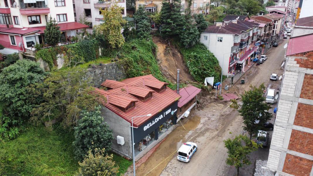 Kabus Samsun'dan sonra Trabzon'da: Dereler taştı, heyelanlar meydana geldi, 16 kişi tahliye edildi 11