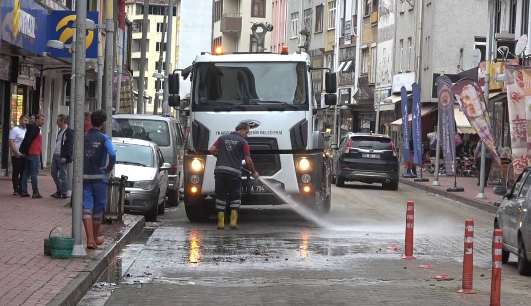 Kabus Samsun'dan sonra Trabzon'da: Dereler taştı, heyelanlar meydana geldi, 16 kişi tahliye edildi 2