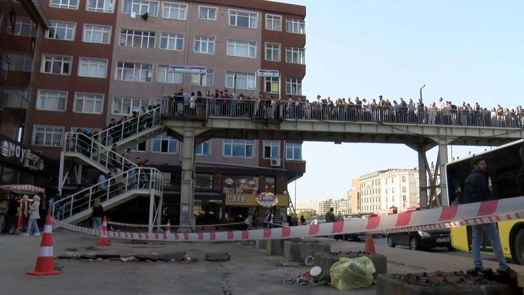 Bu sabah İstanbul! Metrobüs duraklarında insan seli 8