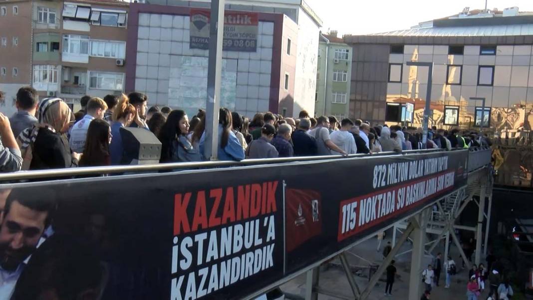 Bu sabah İstanbul! Metrobüs duraklarında insan seli 5