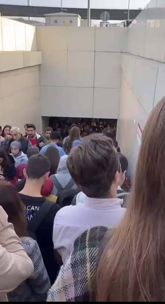 Bu sabah İstanbul! Metrobüs duraklarında insan seli 6