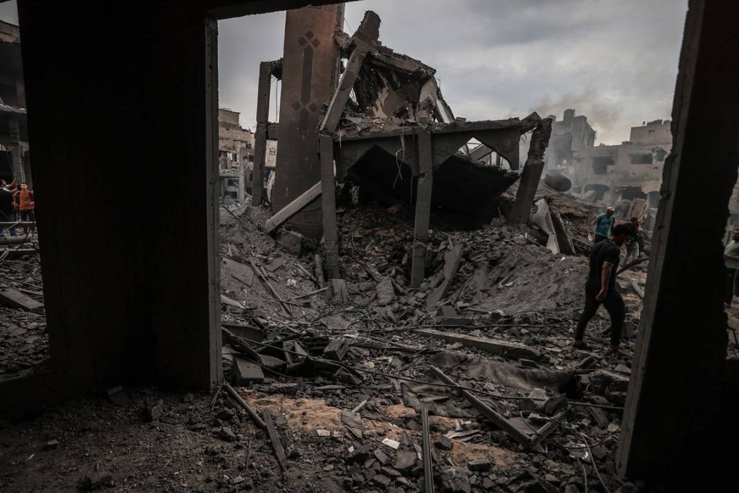 Cami, mülteci kampı, kamu kurumları... İşgalci İsrail'in uçakları ölüm yağdırıyor! 23