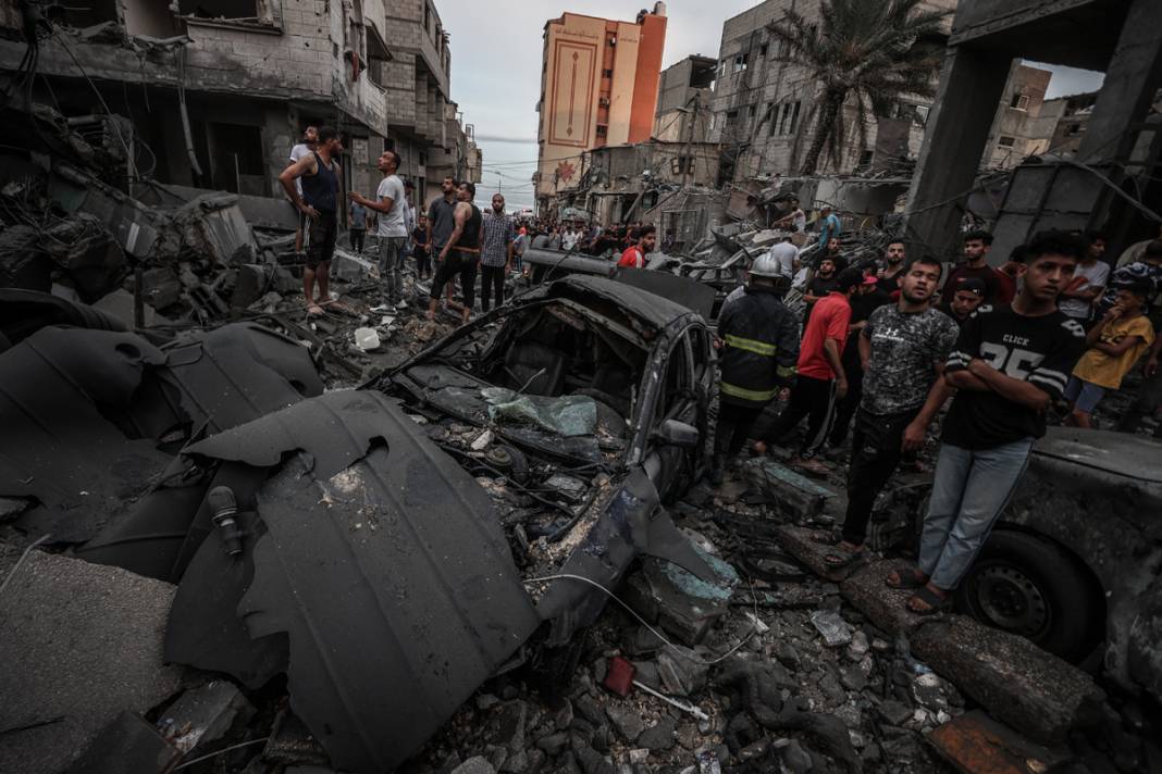 Cami, mülteci kampı, kamu kurumları... İşgalci İsrail'in uçakları ölüm yağdırıyor! 17