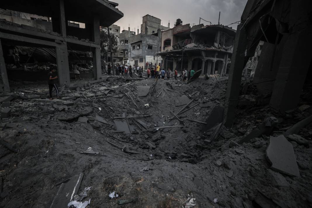 Cami, mülteci kampı, kamu kurumları... İşgalci İsrail'in uçakları ölüm yağdırıyor! 18