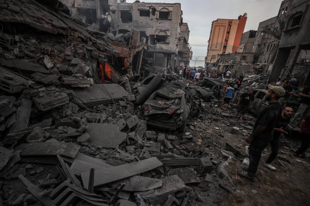 Cami, mülteci kampı, kamu kurumları... İşgalci İsrail'in uçakları ölüm yağdırıyor! 16