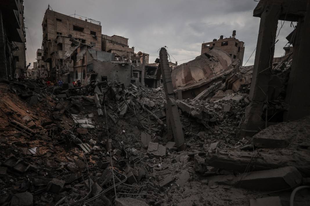 Cami, mülteci kampı, kamu kurumları... İşgalci İsrail'in uçakları ölüm yağdırıyor! 7