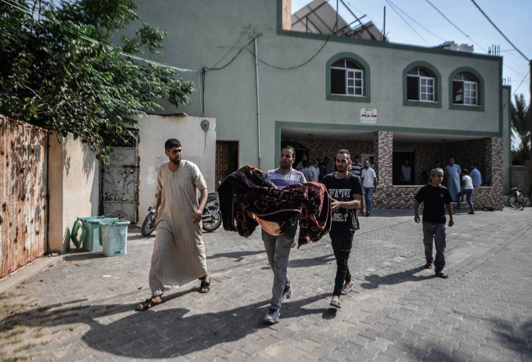 Savaşın yalnız bıraktığı küçük kızın gözyaşları... İsrail tüm ailesini elinden aldı 8