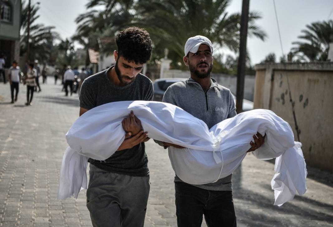 Savaşın yalnız bıraktığı küçük kızın gözyaşları... İsrail tüm ailesini elinden aldı 3