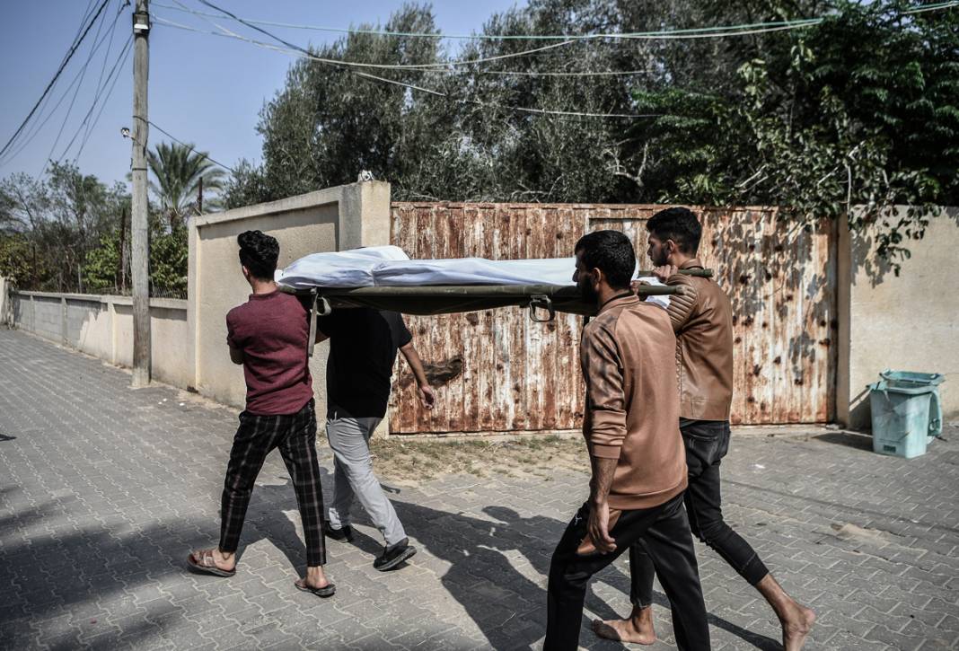 Savaşın yalnız bıraktığı küçük kızın gözyaşları... İsrail tüm ailesini elinden aldı 2