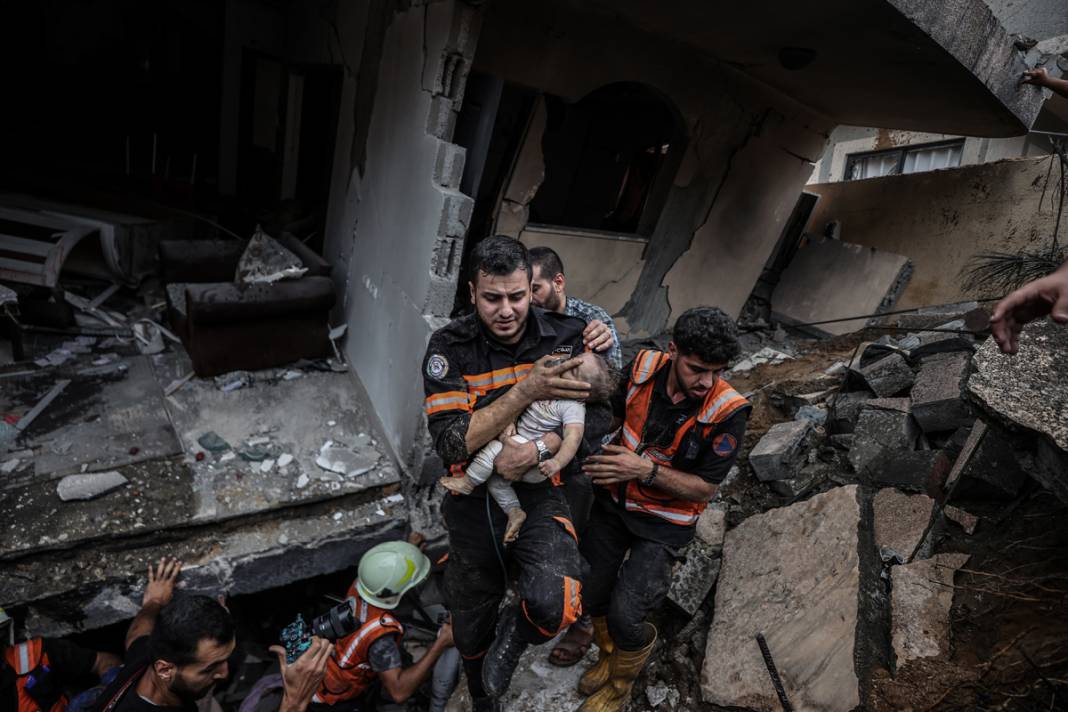 İsrail katliamından geriye kalanlar... Enkaz, acı ve gözyaşı 7