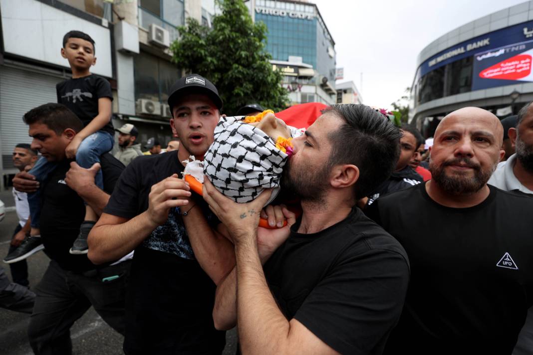 İsrail katliamından geriye kalanlar... Enkaz, acı ve gözyaşı 10