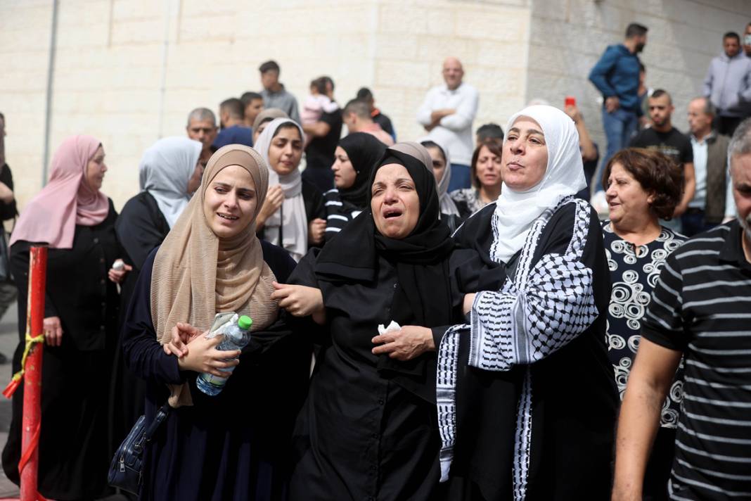 İsrail katliamından geriye kalanlar... Enkaz, acı ve gözyaşı 8